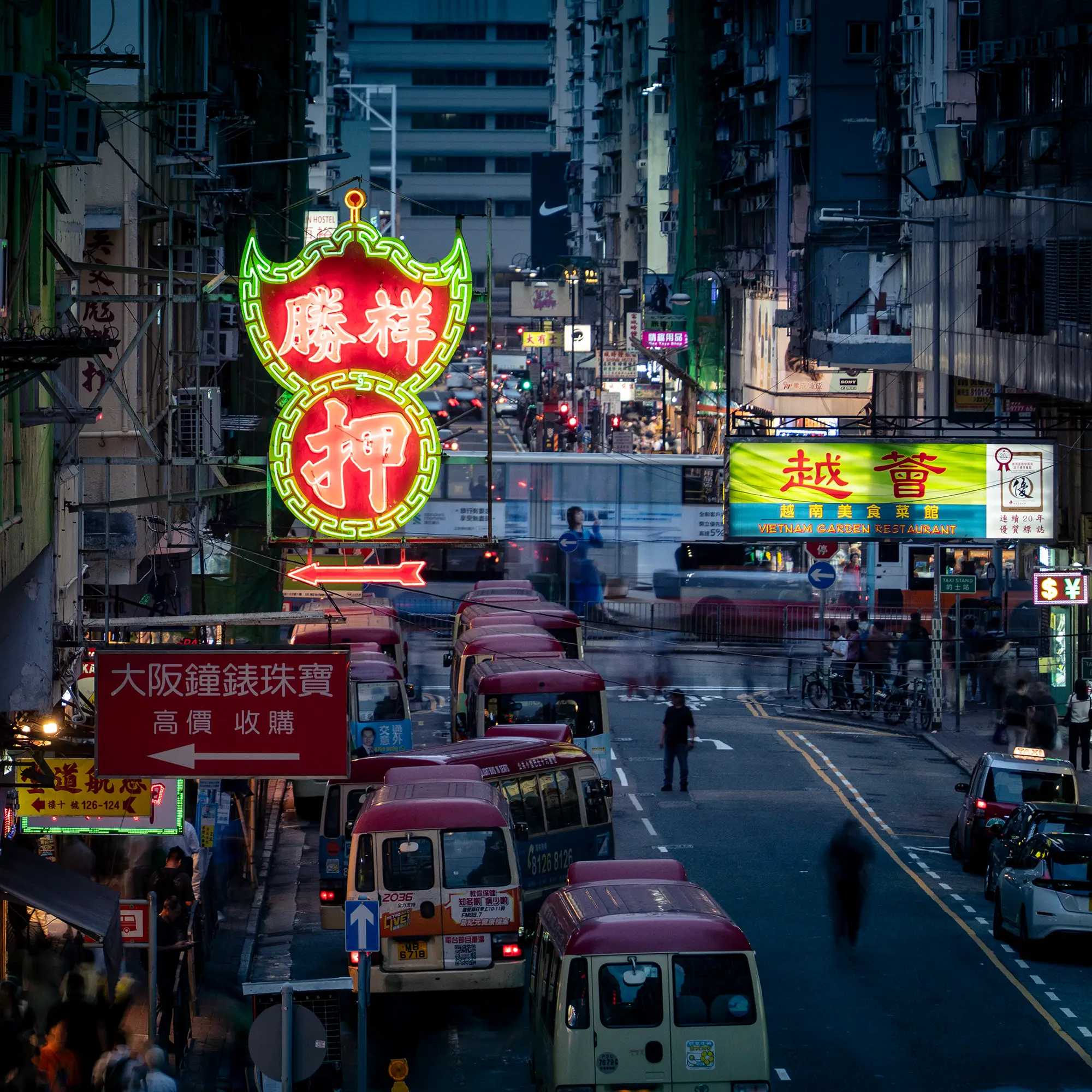 ilka mueller Night Streets hongkong Busstation