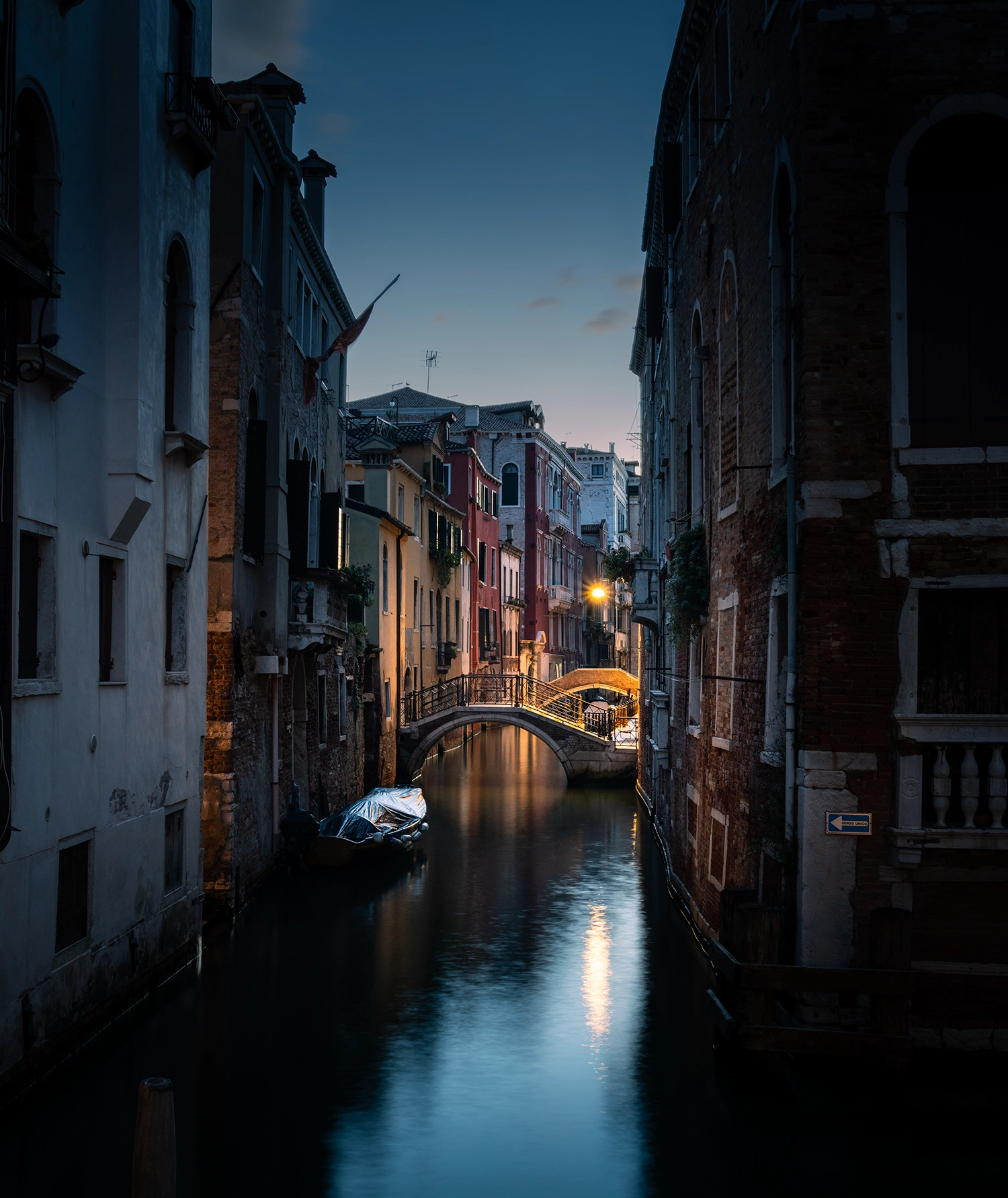 ilka mueller city night Venice bridge